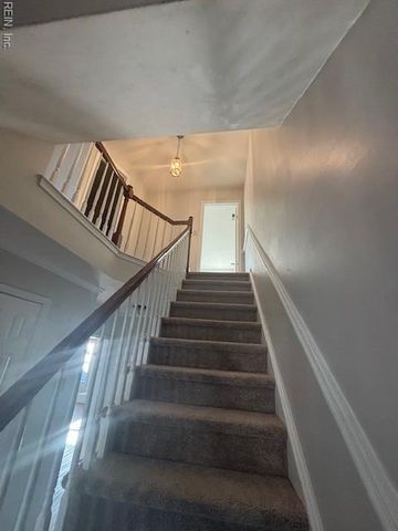 1041 Tottenham LN, Virginia Beach, VA 23454