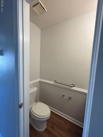 1041 Tottenham LN, Virginia Beach, VA 23454