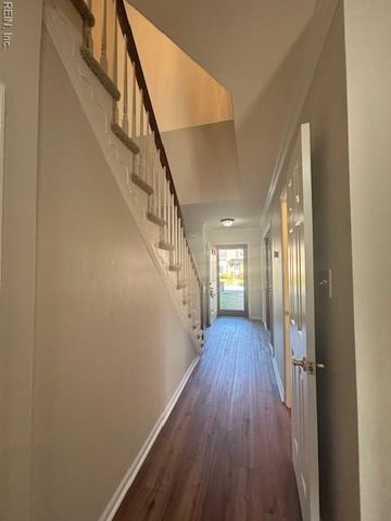 1041 Tottenham LN, Virginia Beach, VA 23454