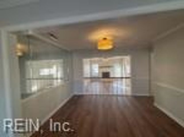 1041 Tottenham LN, Virginia Beach, VA 23454