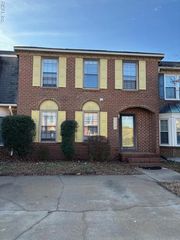 1041 Tottenham LN, Virginia Beach, VA 23454