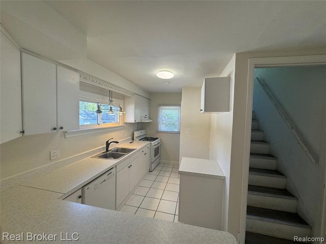 465 S Marshall Street, Pontiac, MI 48342