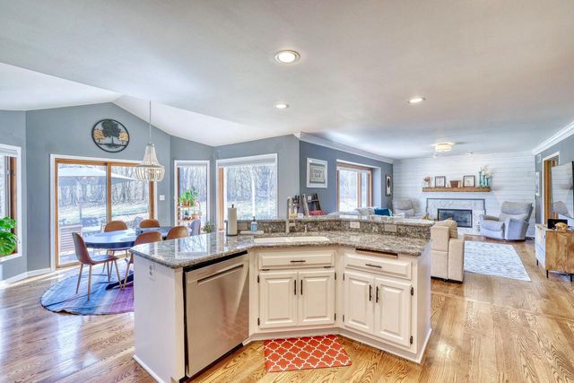 W157N7420 Stonewood CIRCLE, Menomonee Falls, WI 53051