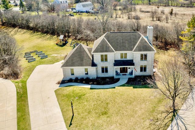W157N7420 Stonewood CIRCLE, Menomonee Falls, WI 53051