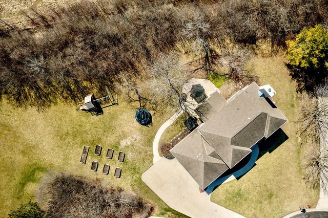W157N7420 Stonewood CIRCLE, Menomonee Falls, WI 53051
