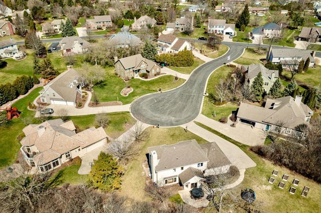 W157N7420 Stonewood CIRCLE, Menomonee Falls, WI 53051