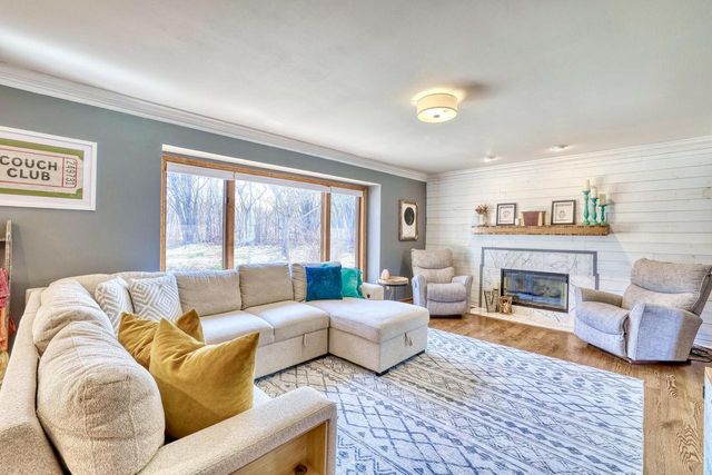 W157N7420 Stonewood CIRCLE, Menomonee Falls, WI 53051