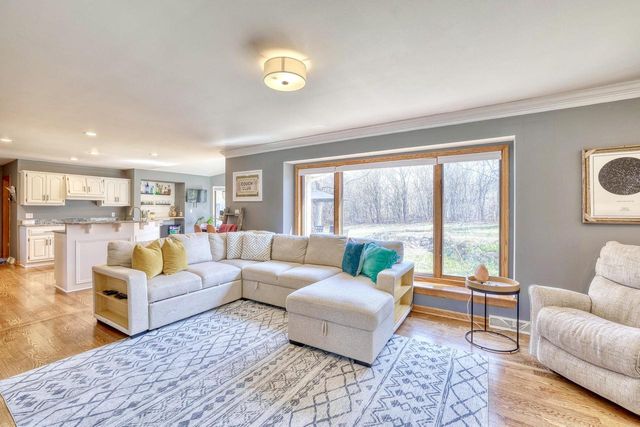 W157N7420 Stonewood CIRCLE, Menomonee Falls, WI 53051