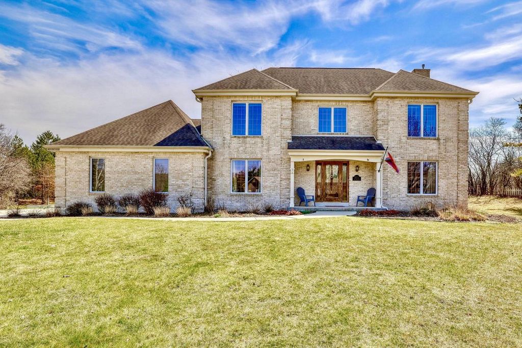 W157N7420 Stonewood CIRCLE, Menomonee Falls, WI 53051