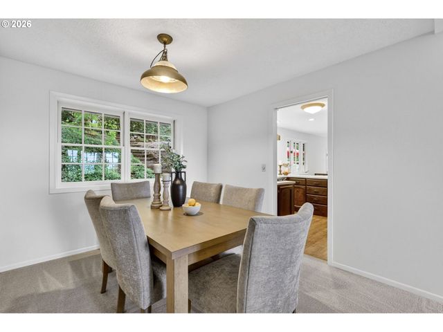 137 DEL PRADO St, Lake Oswego, OR 97035