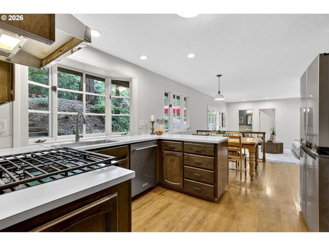 137 DEL PRADO St, Lake Oswego, OR 97035