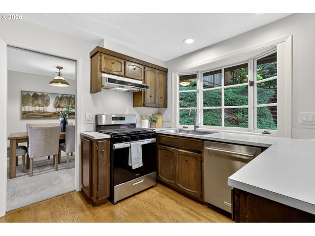 137 DEL PRADO St, Lake Oswego, OR 97035