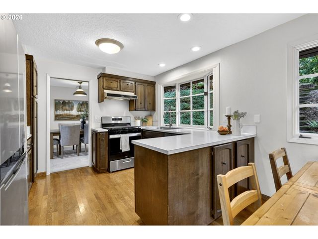 137 DEL PRADO St, Lake Oswego, OR 97035