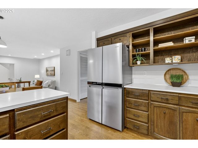 137 DEL PRADO St, Lake Oswego, OR 97035