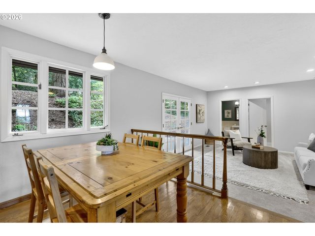 137 DEL PRADO St, Lake Oswego, OR 97035