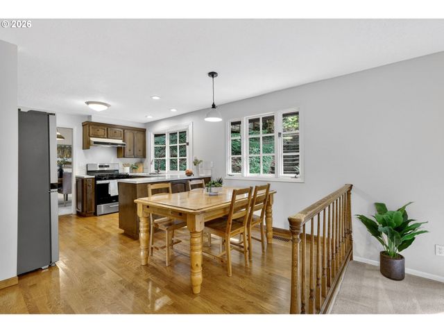 137 DEL PRADO St, Lake Oswego, OR 97035