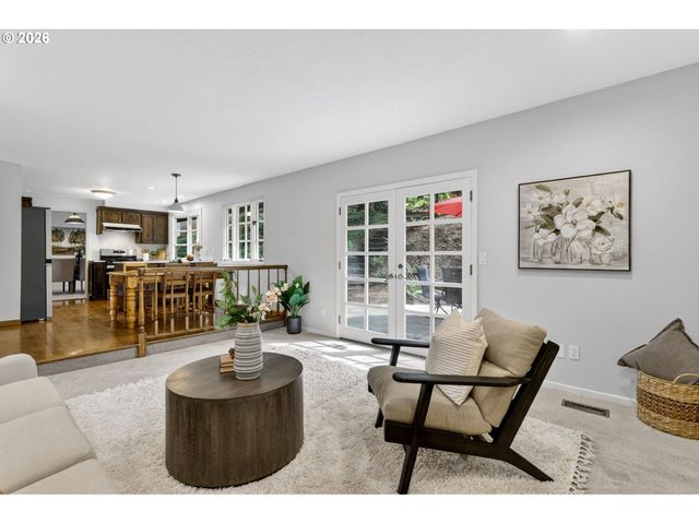 137 DEL PRADO St, Lake Oswego, OR 97035