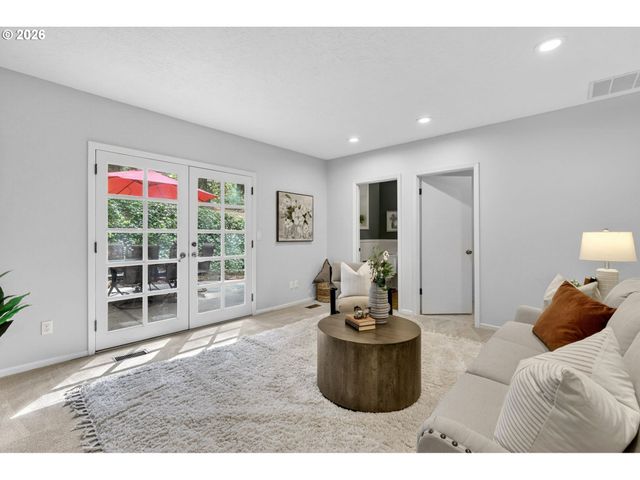 137 DEL PRADO St, Lake Oswego, OR 97035