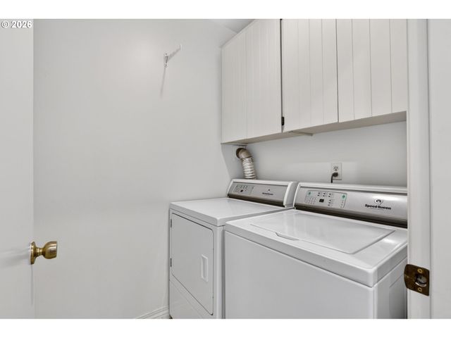 137 DEL PRADO St, Lake Oswego, OR 97035
