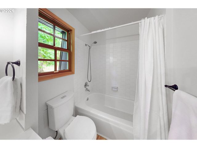 137 DEL PRADO St, Lake Oswego, OR 97035