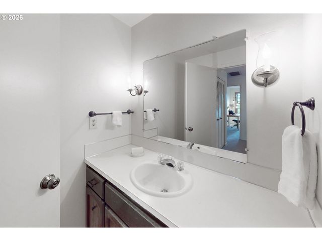 137 DEL PRADO St, Lake Oswego, OR 97035