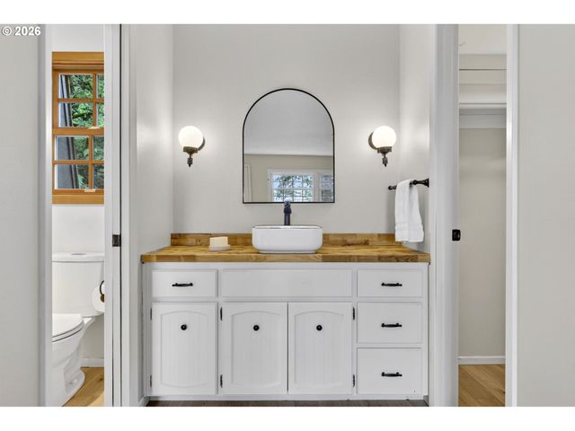 137 DEL PRADO St, Lake Oswego, OR 97035