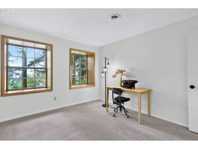 137 DEL PRADO St, Lake Oswego, OR 97035