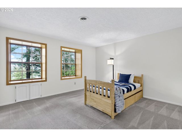 137 DEL PRADO St, Lake Oswego, OR 97035