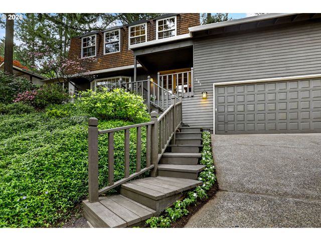 137 DEL PRADO St, Lake Oswego, OR 97035