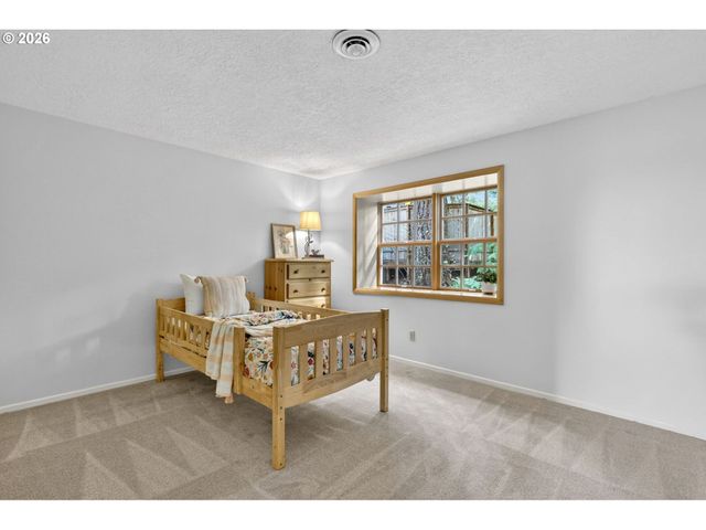 137 DEL PRADO St, Lake Oswego, OR 97035