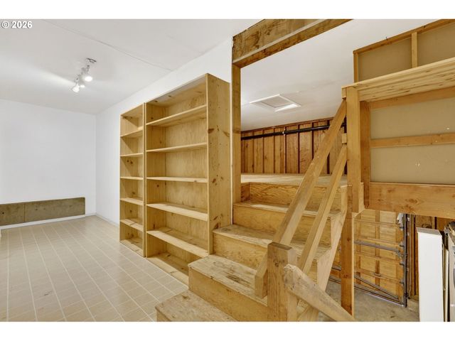 137 DEL PRADO St, Lake Oswego, OR 97035
