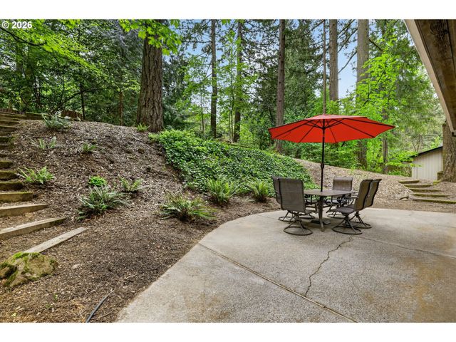 137 DEL PRADO St, Lake Oswego, OR 97035