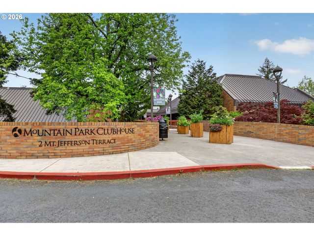 137 DEL PRADO St, Lake Oswego, OR 97035