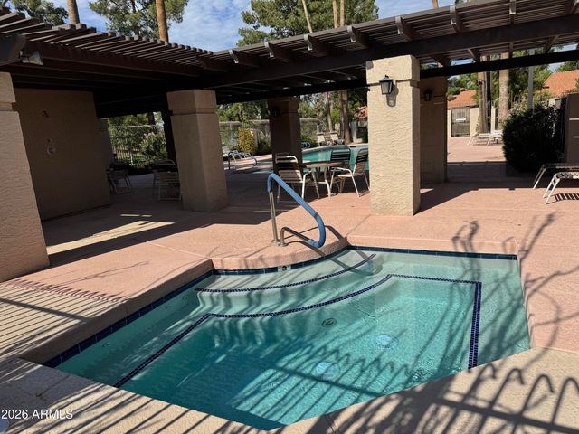 9555 S PALM Drive, Tempe, AZ 85284