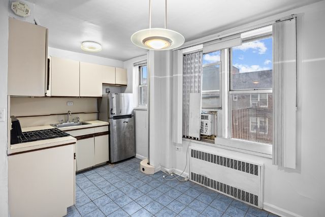6730 Clyde St Apt 6G, New York City, NY 11375