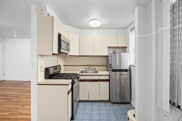6730 Clyde St Apt 6G, New York City, NY 11375