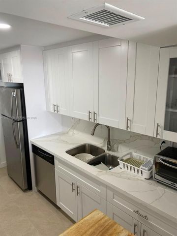 150 Ocean Lane Drive 8B, Key Biscayne, FL 33149