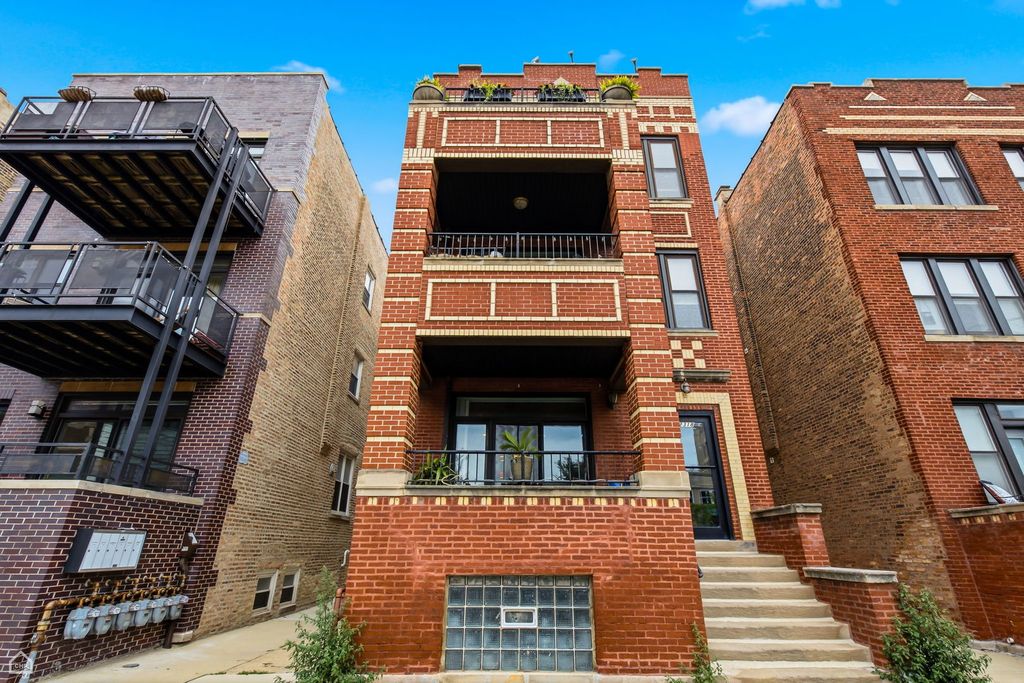 2318 W Augusta Boulevard 1A, Chicago, IL 60622 — exterior