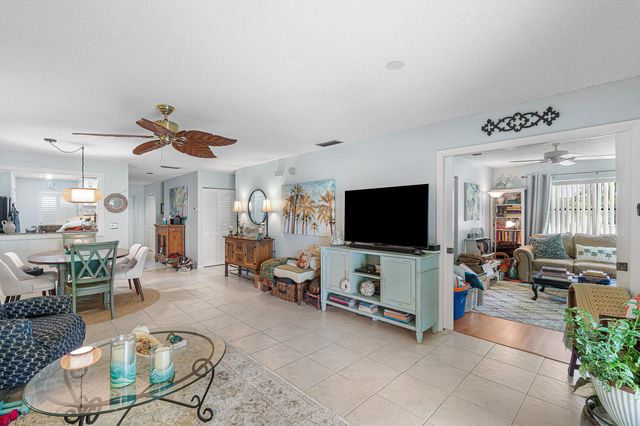 2898 SW 22nd Circle 232a, Delray Beach, FL 33445