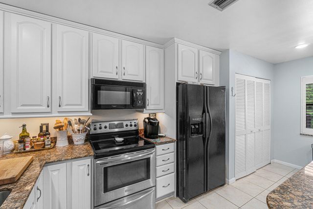 2898 SW 22nd Circle 232a, Delray Beach, FL 33445