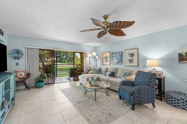 2898 SW 22nd Circle 232a, Delray Beach, FL 33445
