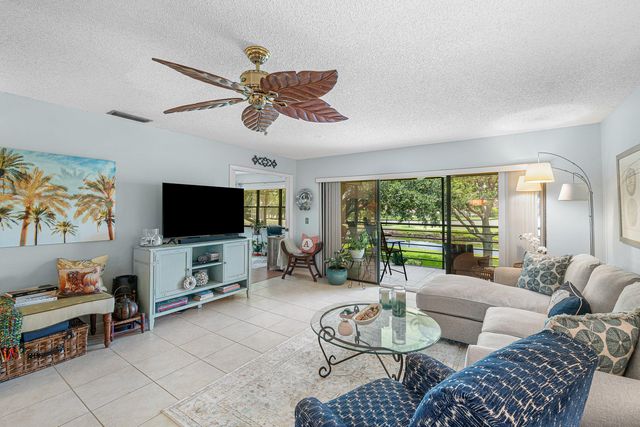 2898 SW 22nd Circle 232a, Delray Beach, FL 33445