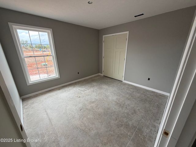 15 Paislynne Ct, Brandenburg, KY 40108