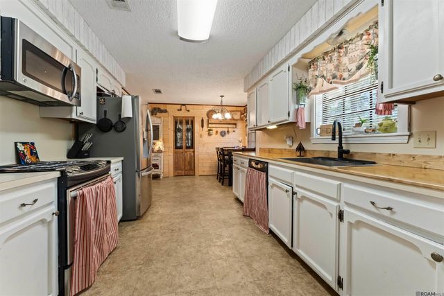 33897 Duff Rd, Walker, LA 70785