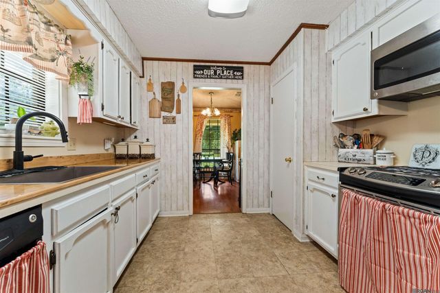 33897 Duff Rd, Walker, LA 70785