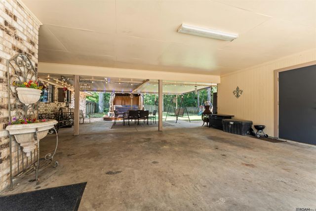33897 Duff Rd, Walker, LA 70785