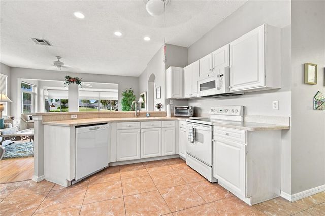 2102 ACADIA GREENS DRIVE 2102, Sun City Center, FL 33573