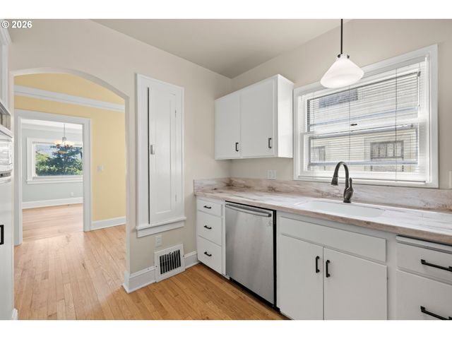 3815 Ne 16TH Ave, Portland, OR 97212