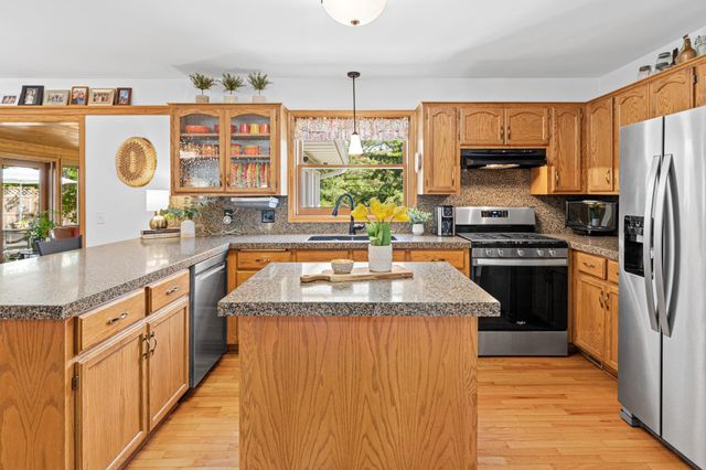 872 Westview Drive, Shoreview, MN 55126