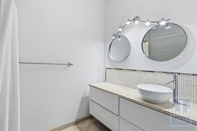 1520 Parker LN A, Austin, TX 78741